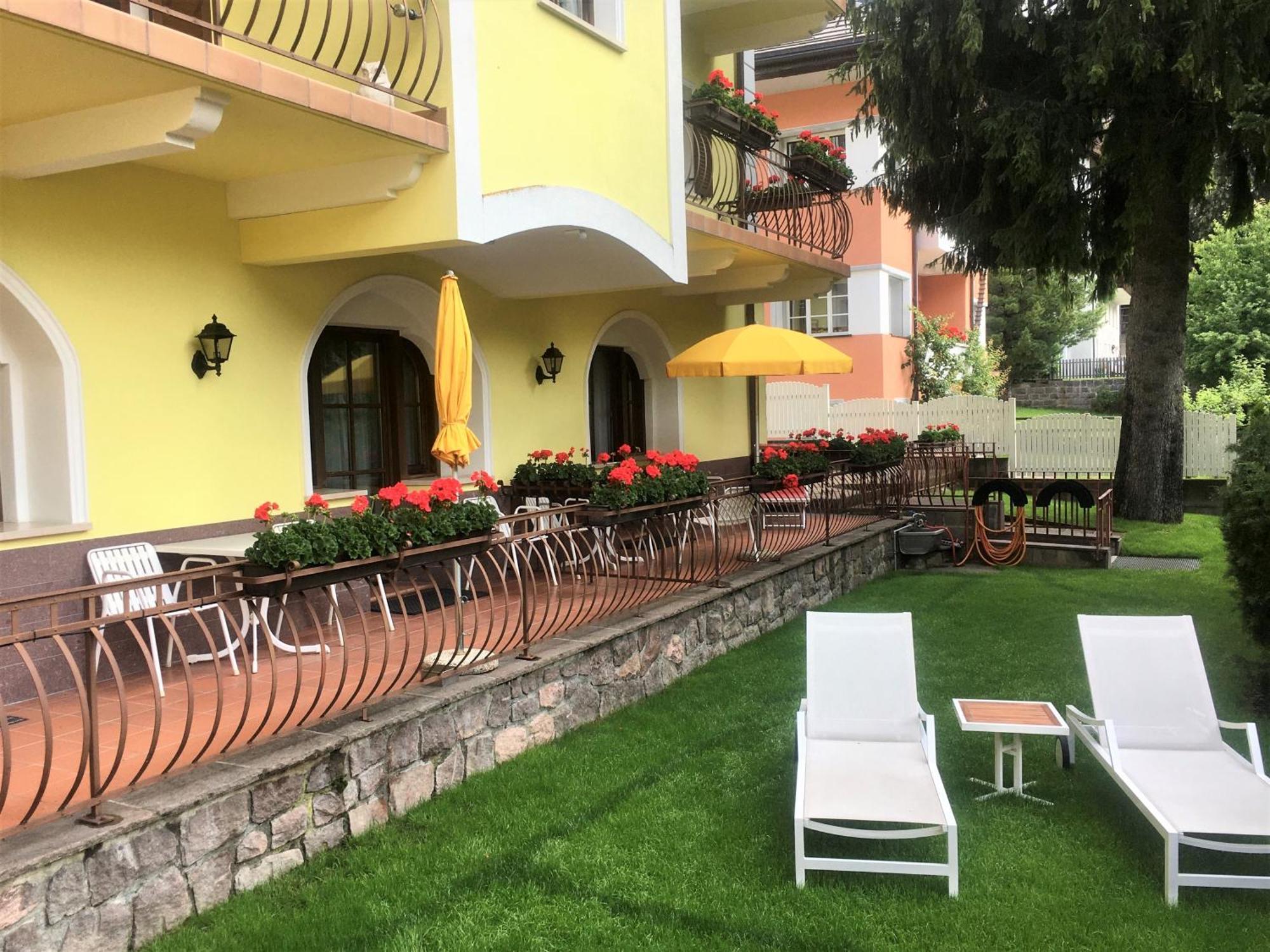 Stella Aparthotel 3*